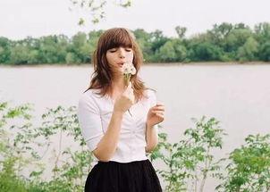 吃瓜拍照姿势音乐视频下载,音乐视频下载，尽享夏日狂欢时光