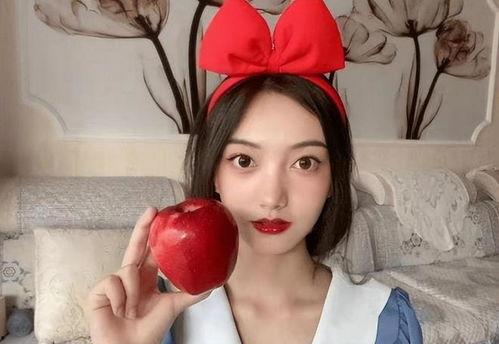 举牌校花吃瓜视频在线观看,举牌校花吃瓜视频，独家揭秘校园热事